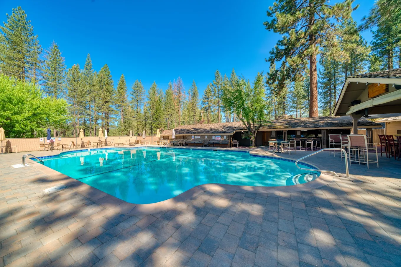Townhomes at Plumas Pines — pool deck with mountain views, Graeagle CA golf vacation rentals