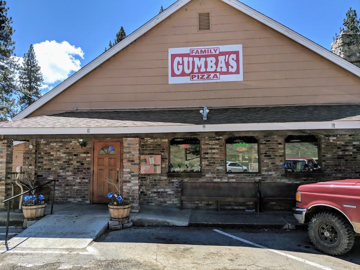 Gumba's II Go — Family Pizza storefront exterior, Graeagle CA near golf courses
