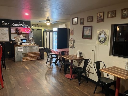 Sierra SmokeShow — BBQ restaurant interior, Blairsden-Graeagle CA near golf courses